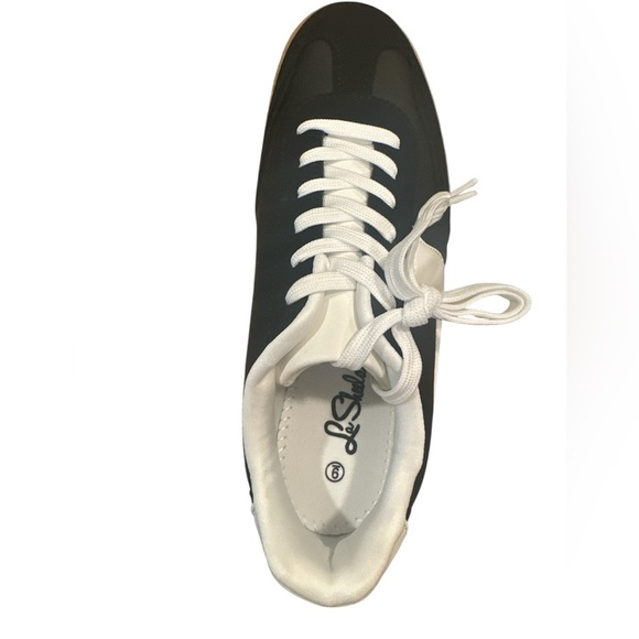 La Sheelah Modern White Stripe Detail Sneaker Size 9 Black Lace Up Round Toe - Picture 11 of 12